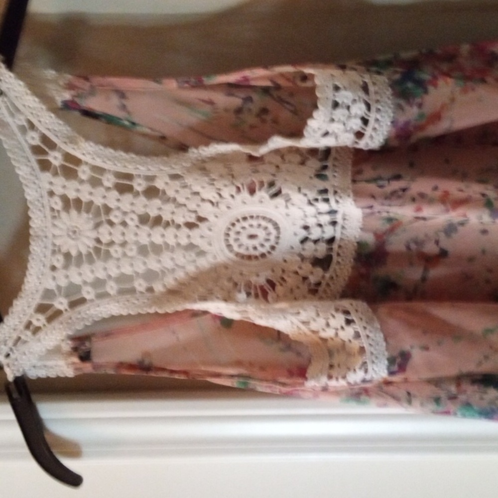 Sheer Floral Lace Tank - Picture 4 of 8
